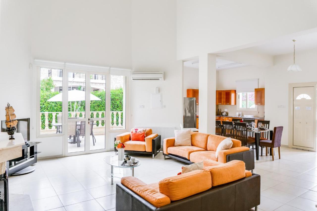 Villa Deja Blue By Ezoria Villas คอรัลเบย์ ภายนอก รูปภาพ